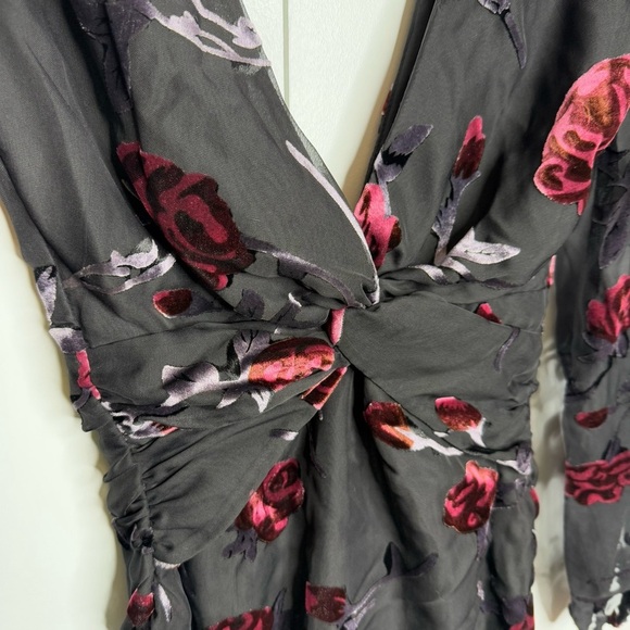 Majorelle- Ava Deep V Dress in Black Floral - XS NWT - Picture 4 of 13